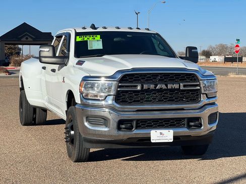 Used 2024 RAM 3500 Tradesman w/ Chrome Appearance Group AWD/4WD image 4