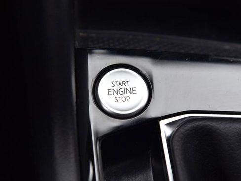 Certified 2023 Volkswagen Taos SE w/ Panoramic Sunroof Package image 16