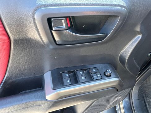 Used 2023 Toyota Tacoma SR5 w/ Technology Package image 12