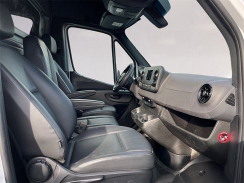Used 2024 Mercedes-Benz Sprinter 2500 image 14