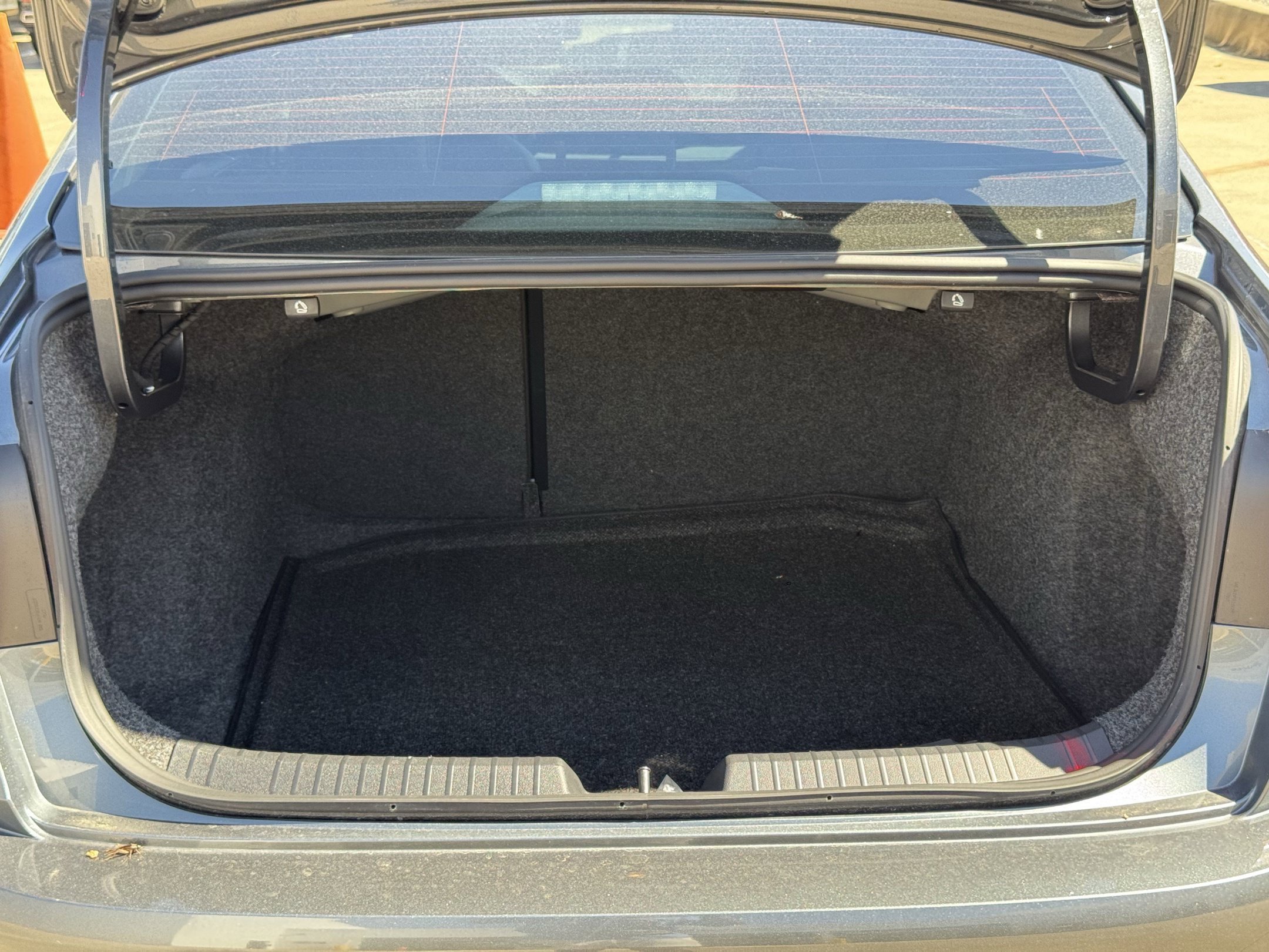 Used 2026 Volkswagen Jetta SE FWD image 31