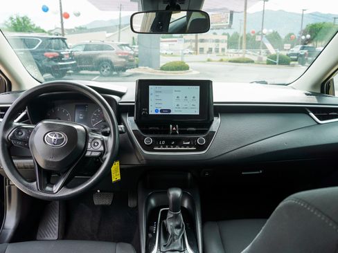 Used 2025 Toyota Corolla LE FWD image 29