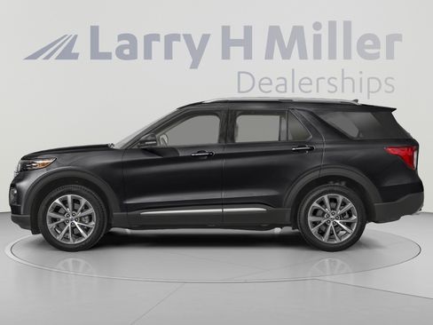 Used 2023 Ford Explorer Platinum w/ Technology Package AWD/4WD image 3