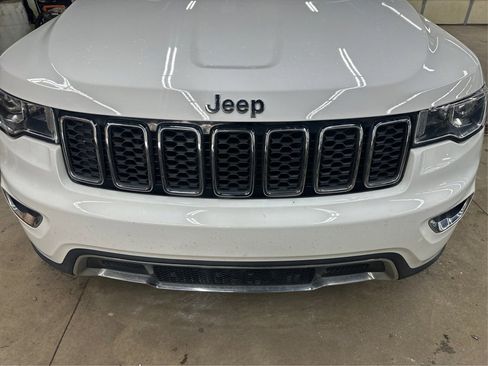 Used 2018 Jeep Grand Cherokee Limited image 14