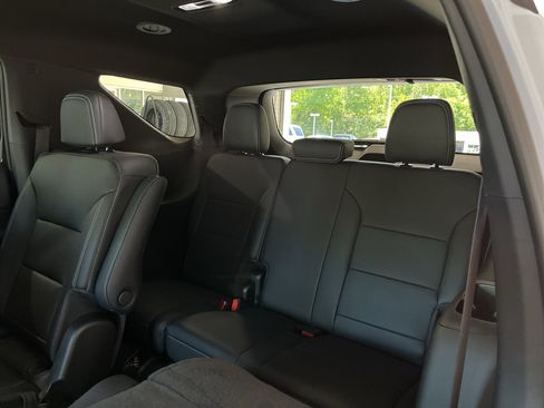 New 2026 Chevrolet Traverse LT w/ LPO, Floor Liner Package FWD image 17