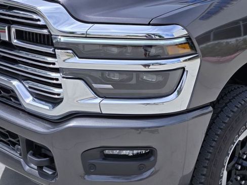 Used 2026 RAM 2500 Laramie AWD/4WD image 9
