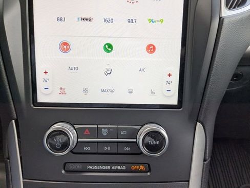 Used 2024 Ford Edge SEL w/ Convenience Package image 5