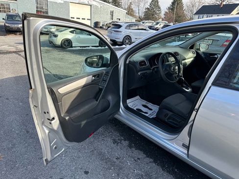 Used 2011 Volkswagen Golf 2.5L PZEV 4dr Hatchback image 12