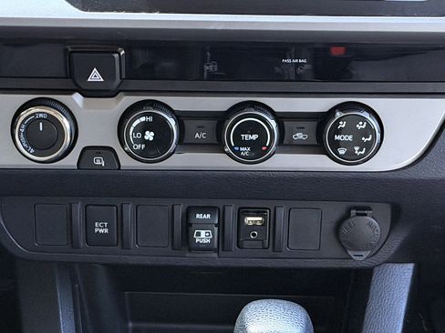 Used 2018 Toyota Tacoma SR5 image 8