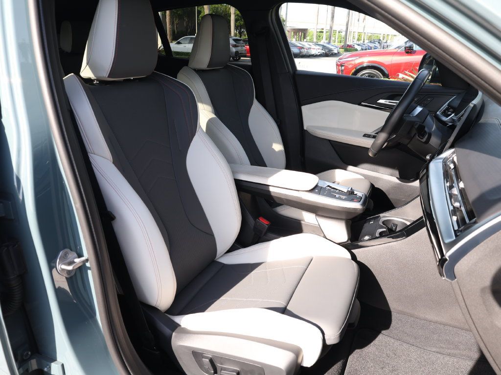Used 2025 BMW X2 xDrive28i AWD/4WD image 22