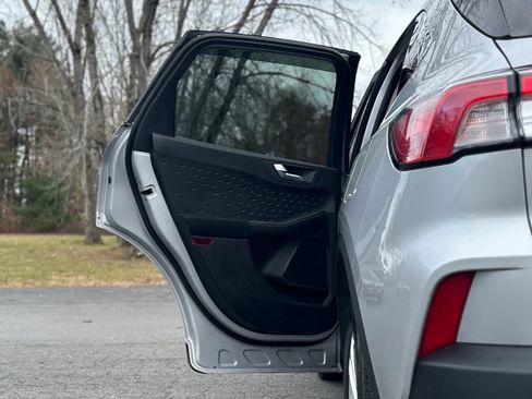 Used 2020 Ford Escape SE image 23