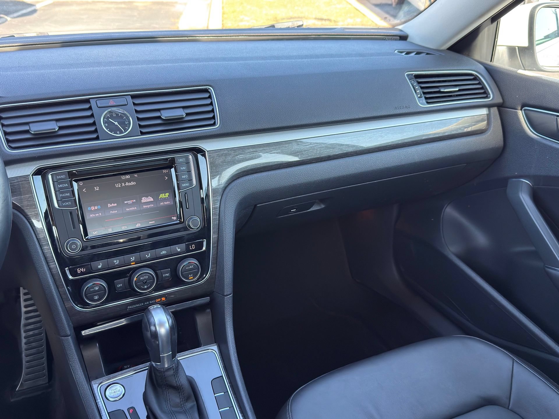 Used 2017 Volkswagen Passat 3.6 SEL Premium FWD image 26