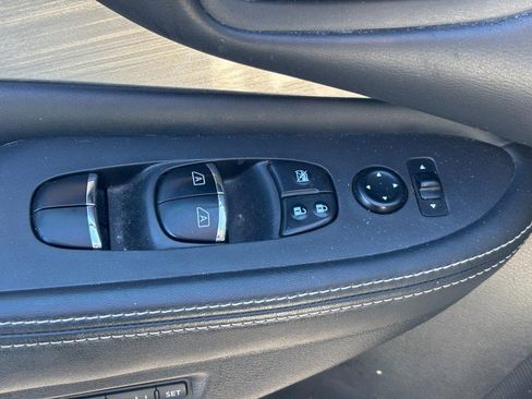 Used 2016 Nissan Murano Platinum w/ Platinum Technology Package AWD/4WD image 16