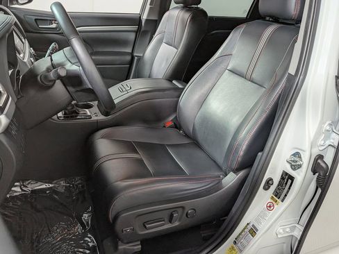 Used 2019 Toyota Highlander SE image 14
