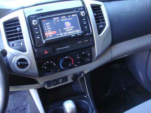 Used 2015 Toyota Tacoma 4x4 Double Cab w/ TRD Off-Road Package image 14