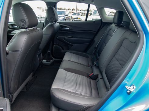 Used 2025 Chevrolet Trax LT FWD image 25