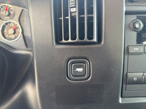 Used 2024 GMC Savana 2500 w/ Driver Convenience Package image 15