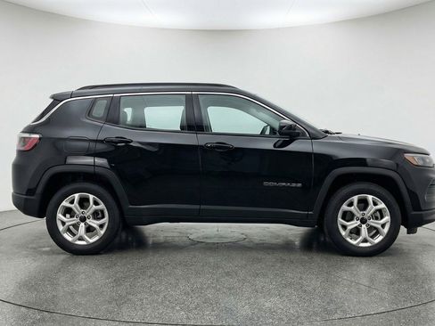 Used 2025 Jeep Compass Latitude image 11