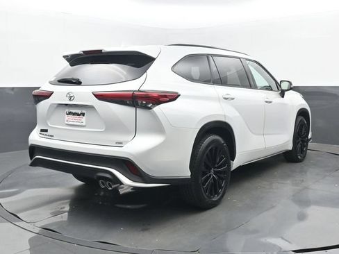 Used 2023 Toyota Highlander XSE FWD image 24