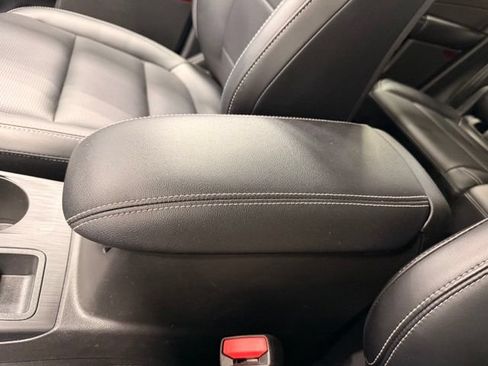 Used 2025 Ford Escape Platinum AWD/4WD image 36