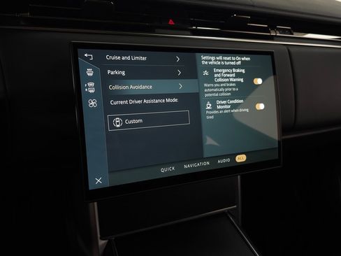 Used 2025 Land Rover Range Rover SE image 28