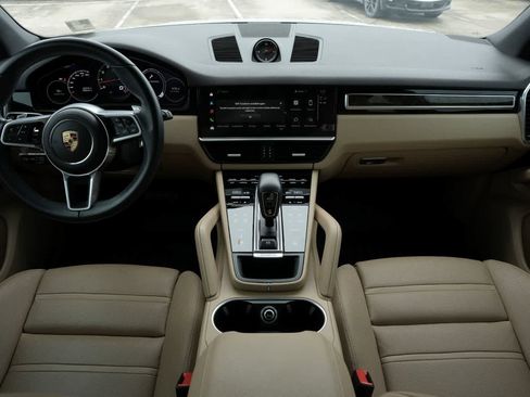 Used 2023 Porsche Cayenne Platinum Edition AWD/4WD image 6
