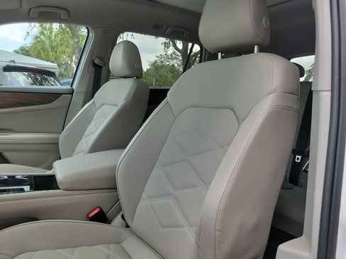 Used 2024 Volkswagen Atlas SE FWD image 19