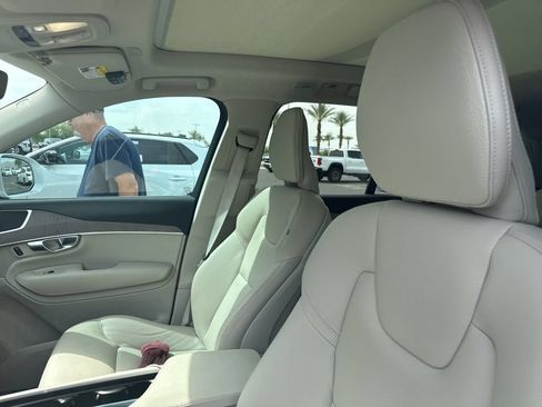 Used 2023 Volvo XC90 B6 Core w/ Protection Package Premier AWD/4WD image 7