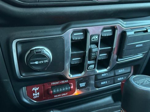 Used 2023 Jeep Wrangler Unlimited Rubicon 4xe image 34