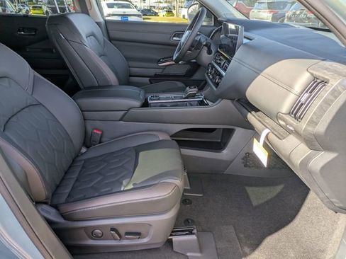 New 2026 Nissan Pathfinder Platinum image 33