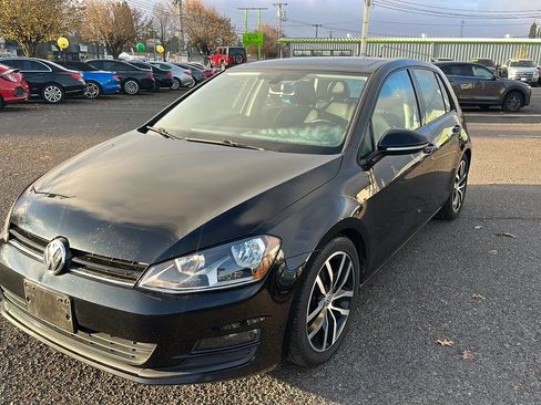 Used 2017 Volkswagen Golf SE image 5