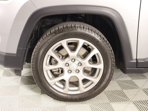 Used 2024 Jeep Compass Latitude AWD/4WD image 17