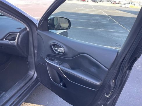 Used 2022 Jeep Cherokee Limited image 55