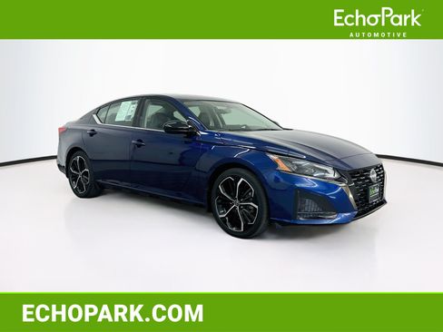 Used 2023 Nissan Altima 2.5 SR w/ SR Premium Package FWD image 1