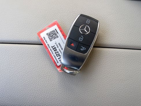 Used 2022 Mercedes-Benz GLC 300 4MATIC image 30