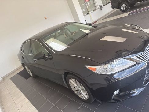 Used 2015 Lexus ES 300h w/ Navigation System Package FWD image 5