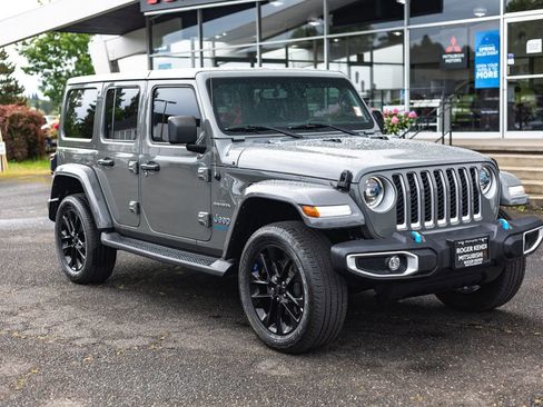 Used 2023 Jeep Wrangler Unlimited Sahara AWD/4WD image 8