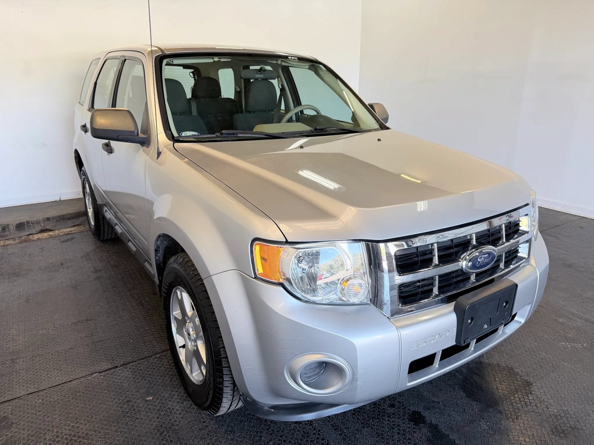 Used 2010 Ford Escape XLS FWD image 4