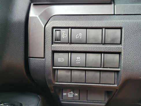 Used 2024 Toyota Tacoma SR5 AWD/4WD image 11