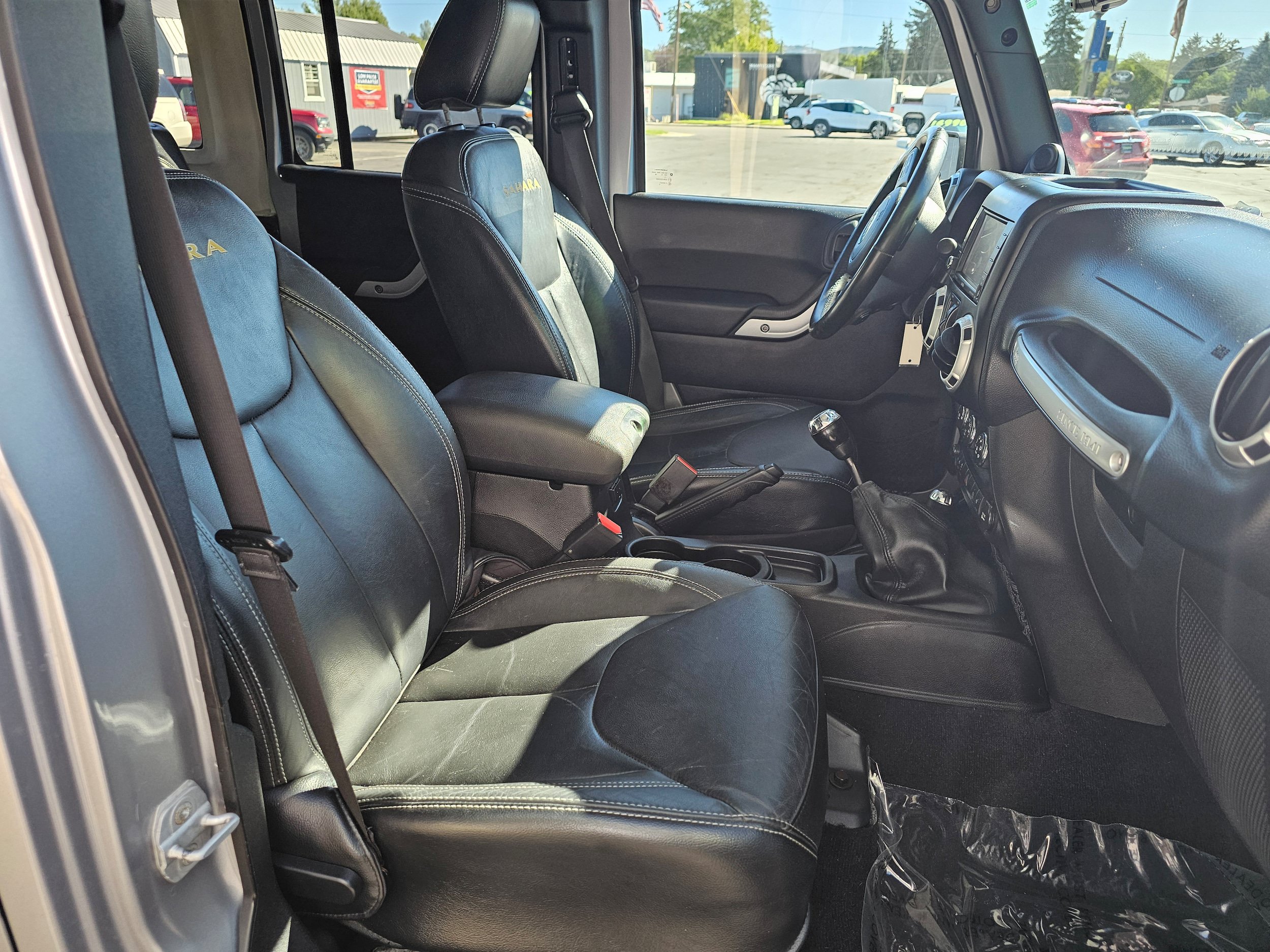 Used 2013 Jeep Wrangler Unlimited Sahara w/ Connectivity Group AWD/4WD image 19