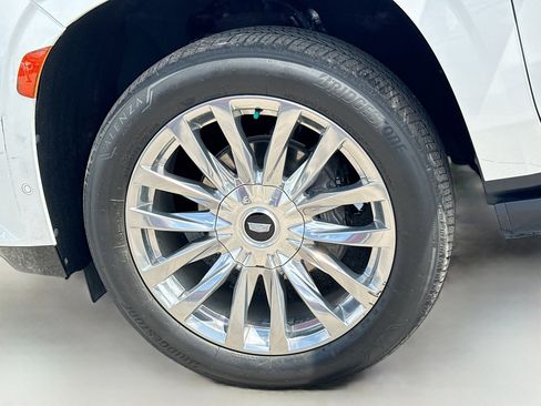 Used 2021 Cadillac Escalade ESV Premium Luxury w/ Driver Assist Tech Package AWD/4WD image 9