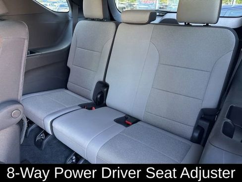 Used 2024 Chevrolet Traverse LT image 18