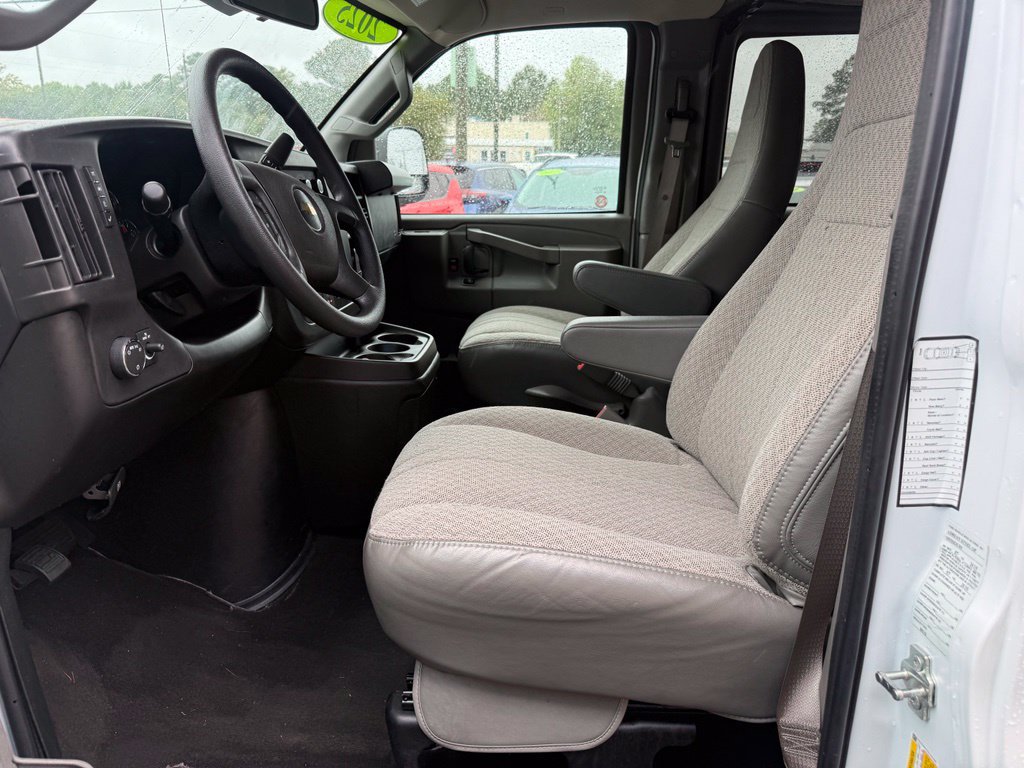 Used 2025 Chevrolet Express 3500 LT w/ LT Preferred Equipment Group RWD image 15