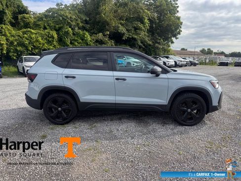 Used 2025 Volkswagen Taos SE AWD/4WD image 6
