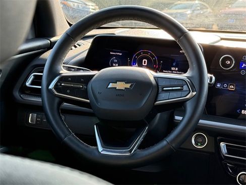 Used 2025 Chevrolet Traverse LT image 26