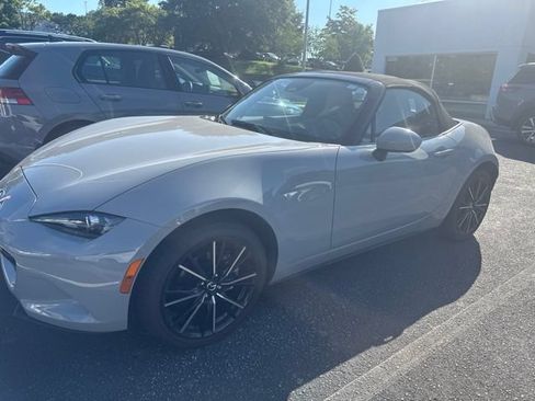 Used 2024 MAZDA MX-5 Miata Grand Touring RWD image 12