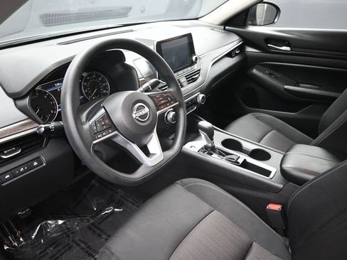 Used 2025 Nissan Altima 2.5 SV FWD image 18