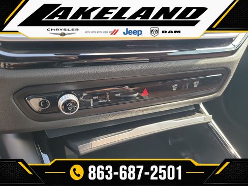 Used 2023 BMW 230i Coupe w/ Convenience Package RWD image 22
