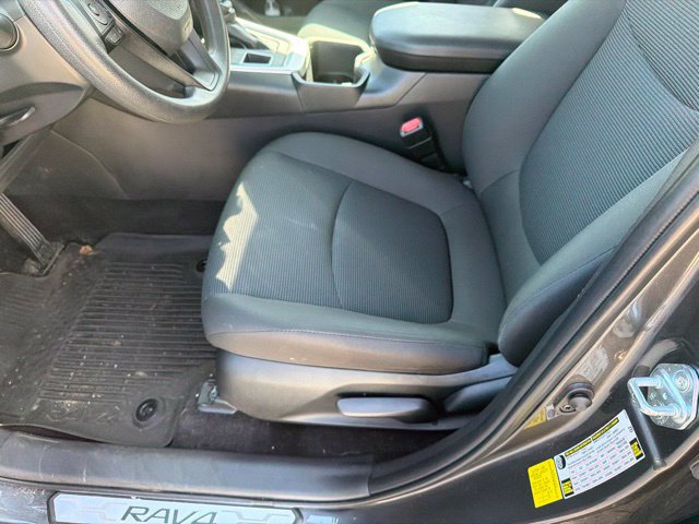 Used 2023 Toyota RAV4 LE AWD/4WD image 9