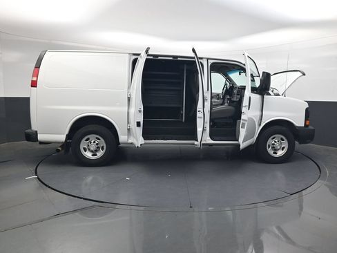Used 2016 Chevrolet Express 2500 RWD image 52